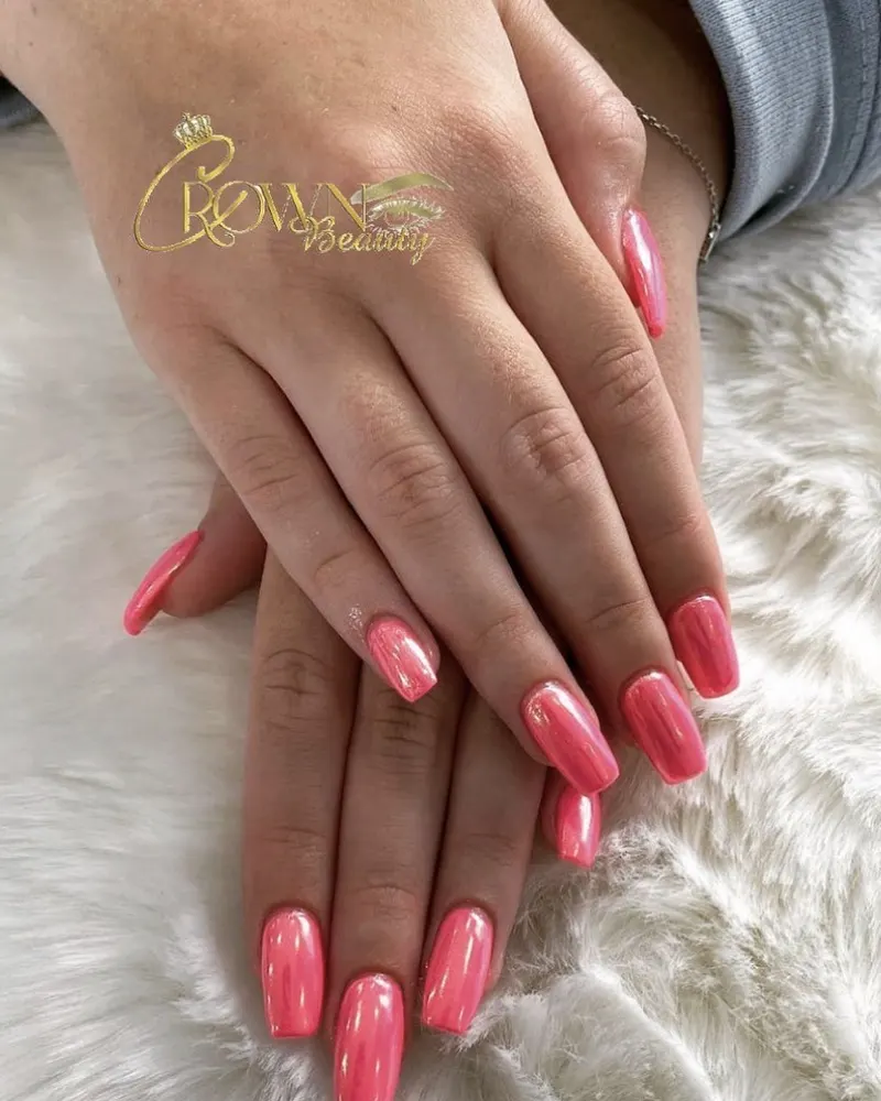 Glossy coral gel nails