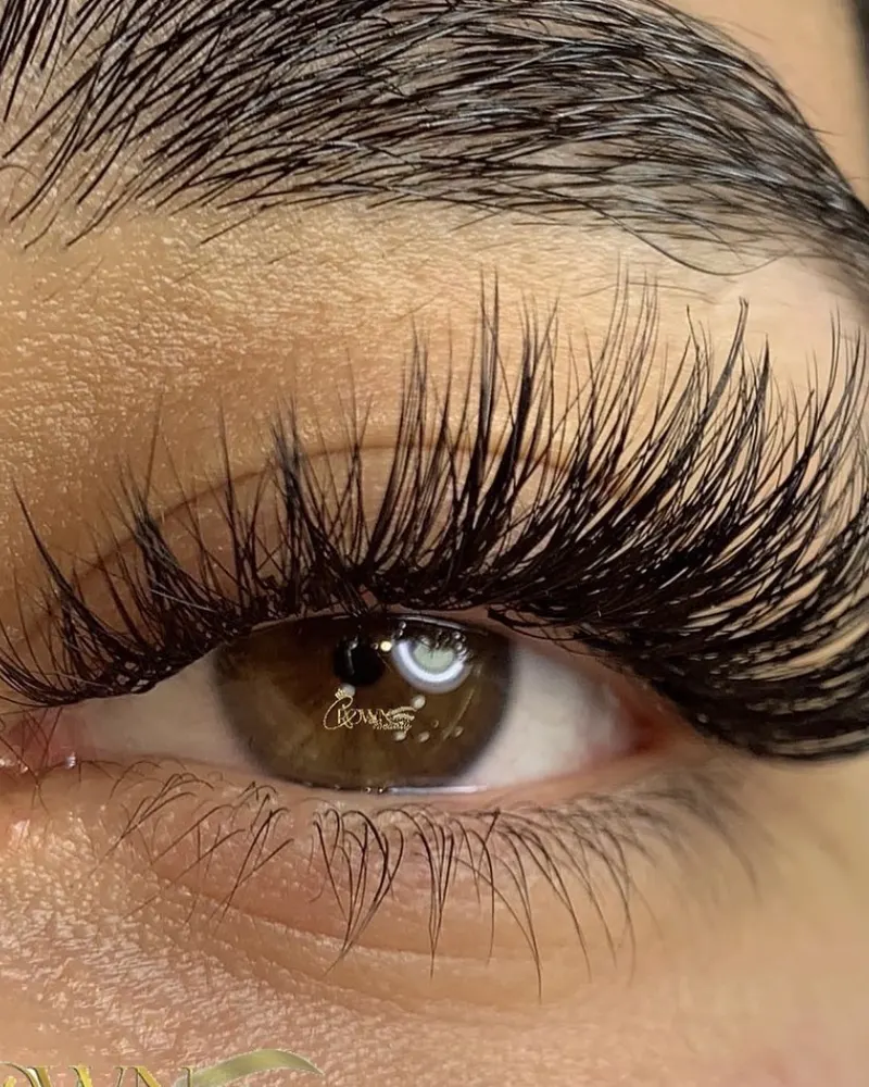 Textured wispy lash extensions